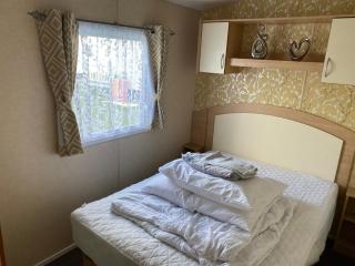 3 bedroom 8 berth Standard Basic caravans with Hot Tub,Mountain Bikes - Tattershall - 7