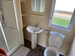 3 bedroom 8 berth Standard Basic caravans with Hot Tub,Mountain Bikes - Tattershall - 3