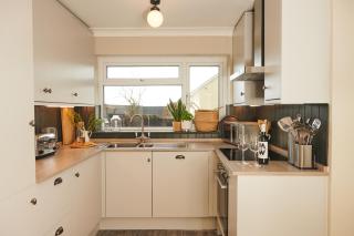 Ser Ar Y Bryn- Lovely family home with garden, walk to the village and beach - Saundersfoot - 6
