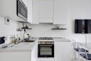 Easylife - L abbraccio dell affascinante P Romana - Milan - 7