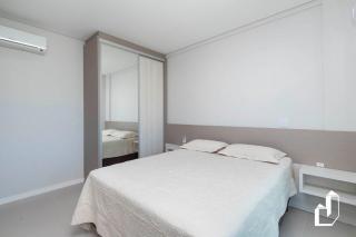 Com 02 dormitórios a poucos passos da praia - 1