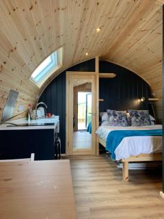 Thistle Pod Farm Stay with Hottub Sleeps 2 - 7