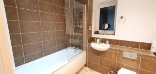 Garland Modern Apartment, Dartford 1 with Parking - 3