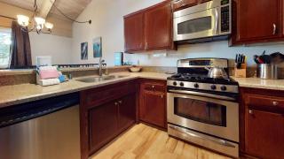 Mammoth Estates 3 Bdrm Condos - Walking Distance to The Village Gondola Station - 2