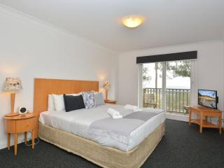 Villa 3br Tranquility Villa located within Cypress Lakes Resort - Pokolbin - 1