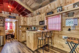 The Tiny Barn, 1089 FREE tickets each paid day, Dollywood and More - Sevierville - 9