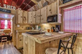 The Tiny Barn, 1089 FREE tickets each paid day, Dollywood and More - 7