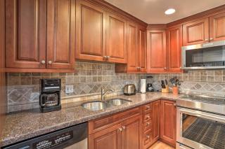 Updated Condo Walk to Vail Village and Ski Shuttle! - 3