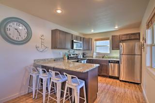 Resort Cabin with Nearby Pool and Lake Access! - 2