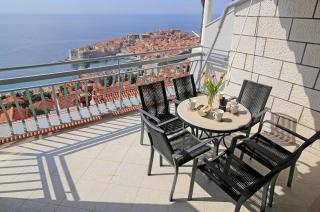 Spacious 2 BR Apt LuxeView- OldTownView, 10min to town - Dubrovnik - 0