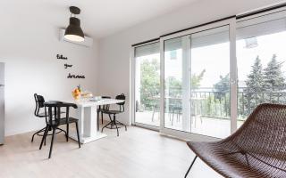 Apartment Black & White - Split - 6