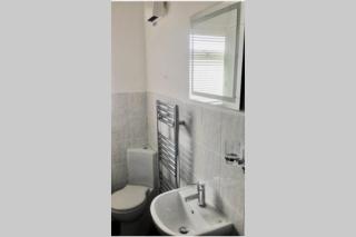 Entire Ground Floor Apartment - West Bay - West Bay - 8