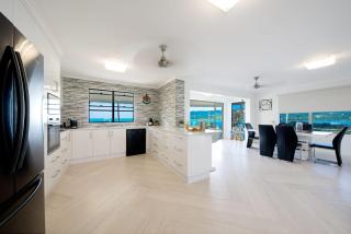 Airlie Blue On Blue - Airlie Beach - 3