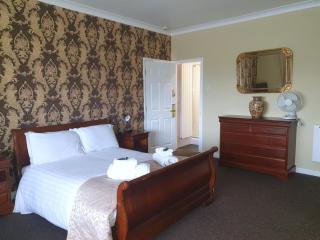 The Mayfair Lodge & Family Suite - 8