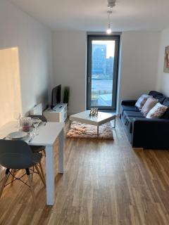 1 bedroom lovely apartment in Salford quays free street parking subject to availability - 4