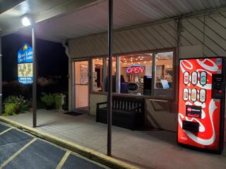 Great Lakes Inn & Suites - 5