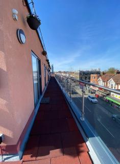 PremierLux Serviced Apartments - Ilford - 7