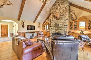40-Acre Ski Retreat with Hot Tub in Banner Elk! - Banner Elk - 8