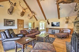 40-Acre Ski Retreat with Hot Tub in Banner Elk! - Banner Elk - 7