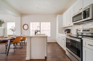 Unit 1 - Spacious & Renovated Apt Home in the City's Action - Houston - 9