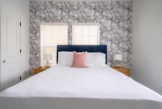 Unit 1 - Spacious & Renovated Apt Home in the City's Action - 1