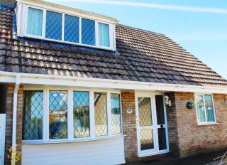 Romantic Cosy Cottage with Large Garden, Close to Beach & Attractions, Off Road Private Parking, Fab Free WiFi & Pets are Welcome too! The Perfect holiday Getaway! - Chapel Saint Leonards - 3