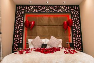 Aphrodite Suites Huddersfield - 7