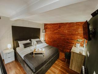 Luxury inn - Tbilisi - 8