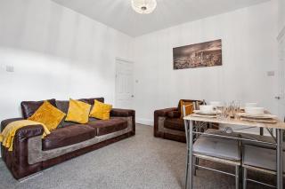 Staywhenever LS- 4 Bedroom House, King Size Beds, Sleeps 9 - Stoke on Trent - 5