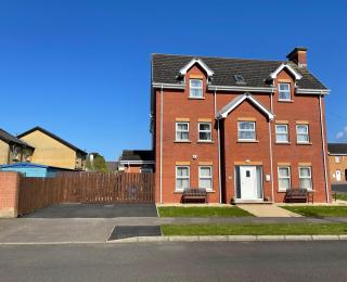 Luxury Portrush Holiday Homes - The Grove, Portrush Sleeps 14 - 6 bedrooms - Portrush - 0