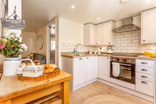 Bridge Farm Holiday Cottages - Cow Honeybourne - 6