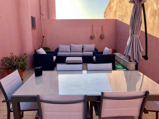 Bela Vista Penthouse with Pool by LovelyStay - 2
