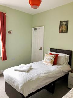 Sidings Holt - whole house sleeps up to 7 - Crewe - 6