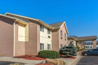 Comfort Inn & Suites - Paw Paw - 0
