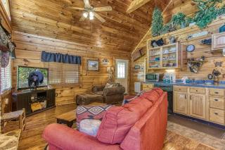 Another Day In Bearadise- Cozy Cabin Retreat in the Smokies Comfort & Fun for All - 7