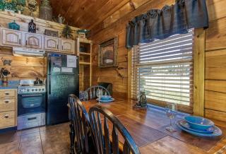 Another Day In Bearadise- Cozy Cabin Retreat in the Smokies Comfort & Fun for All - 6