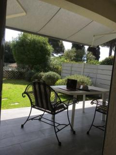 Air-conditioned house in residence with swimming pool and tennis court - 2