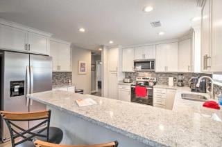 Ideally Located Luxe Beach House on Tybee Island - Tybee Island - 3