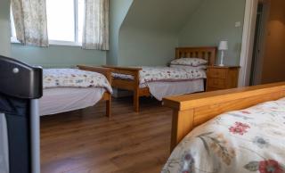 Barrymor Twin, Family and Double Room - 9