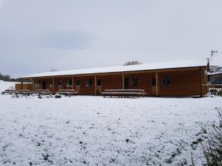 Cowbridge Cabins - Cowbridge - 3