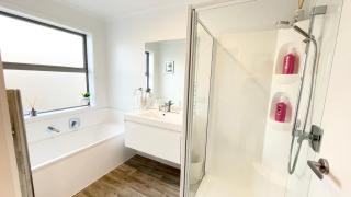 Modern Living - Queenstown - 2