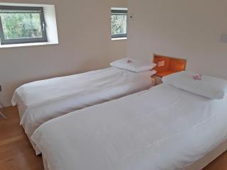 Kinvara Suites No 1 First Floor by Trident Holiday Homes - 3