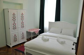 Black Gate - 2 Bedroom Apartment in the Heart of Old Town with Free Private Secured Parking - Braşov - 6