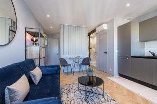 1 SU EDE - Dernier etage Ascenseur - 1 min Plage et Zone Pietonne - 6