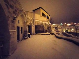 Deep Cave House - 5