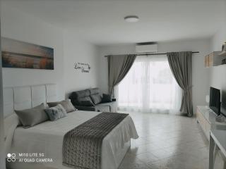 BenalSuite estudio, piscina y playa en BenalBeach, Benalmadena - Benalmádena - 0