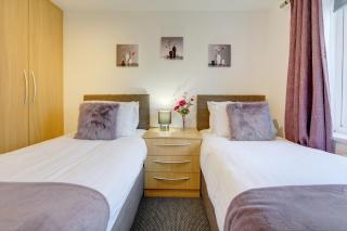 2-BR Apartment, En-suite, Allocated Parking, next to Playground - 1