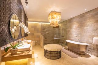 Villa Kimaya - 5-bed Berawa Luxury Villa with Complimentary Pool Fence - Canggu - 5