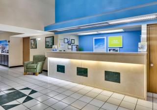 Days Inn & Suites by Wyndham Bentonville - Bentonville - 8
