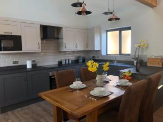 Newly Converted Luxury Barn With Private Hot Tub - Bodfari - 5
